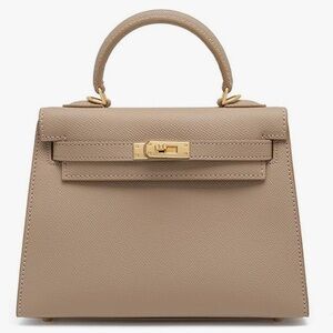 Chic leather purse
